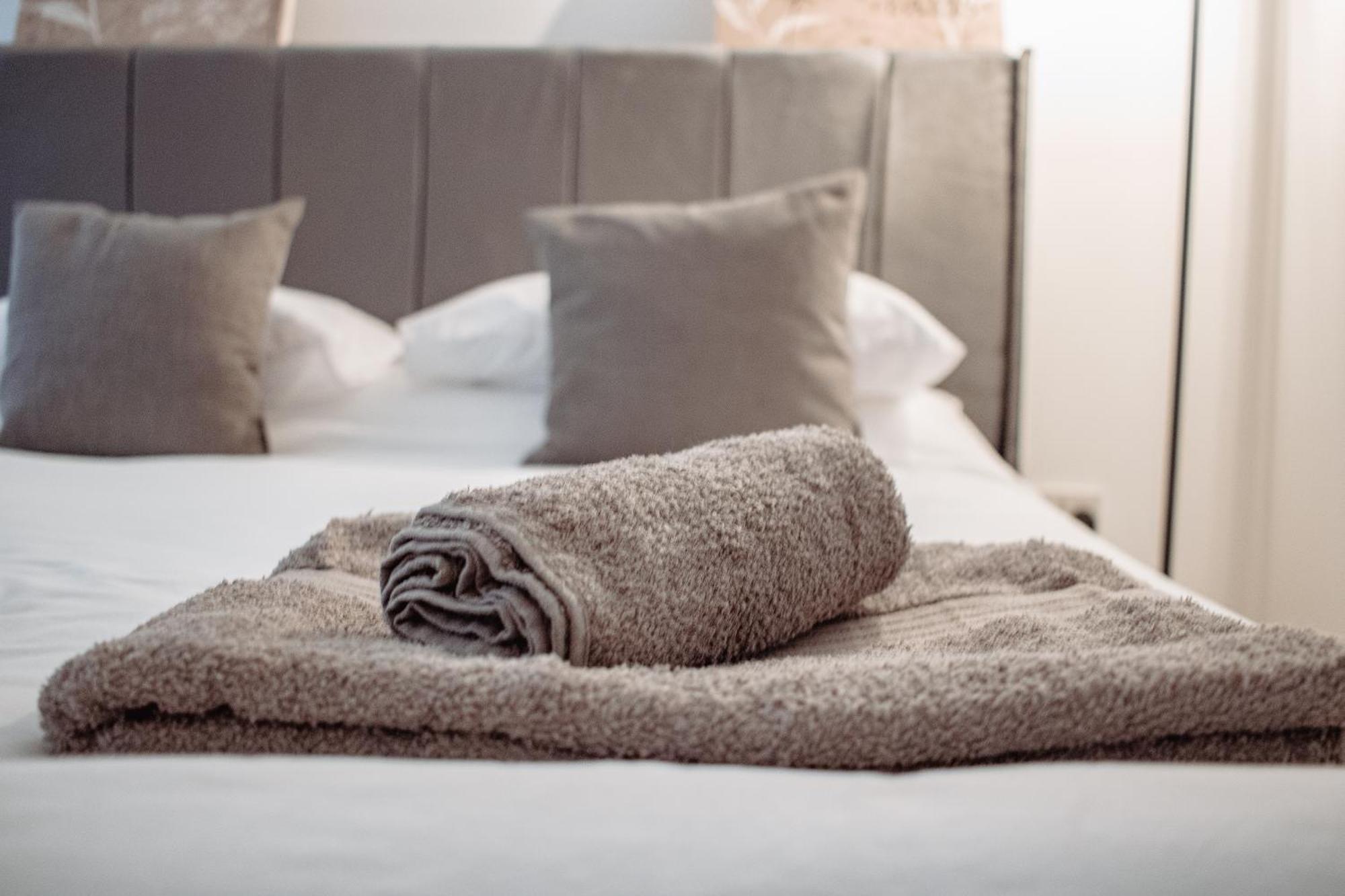 Central & Spacious, Sleeps 8, Perfect For Groups Лидс Экстерьер фото