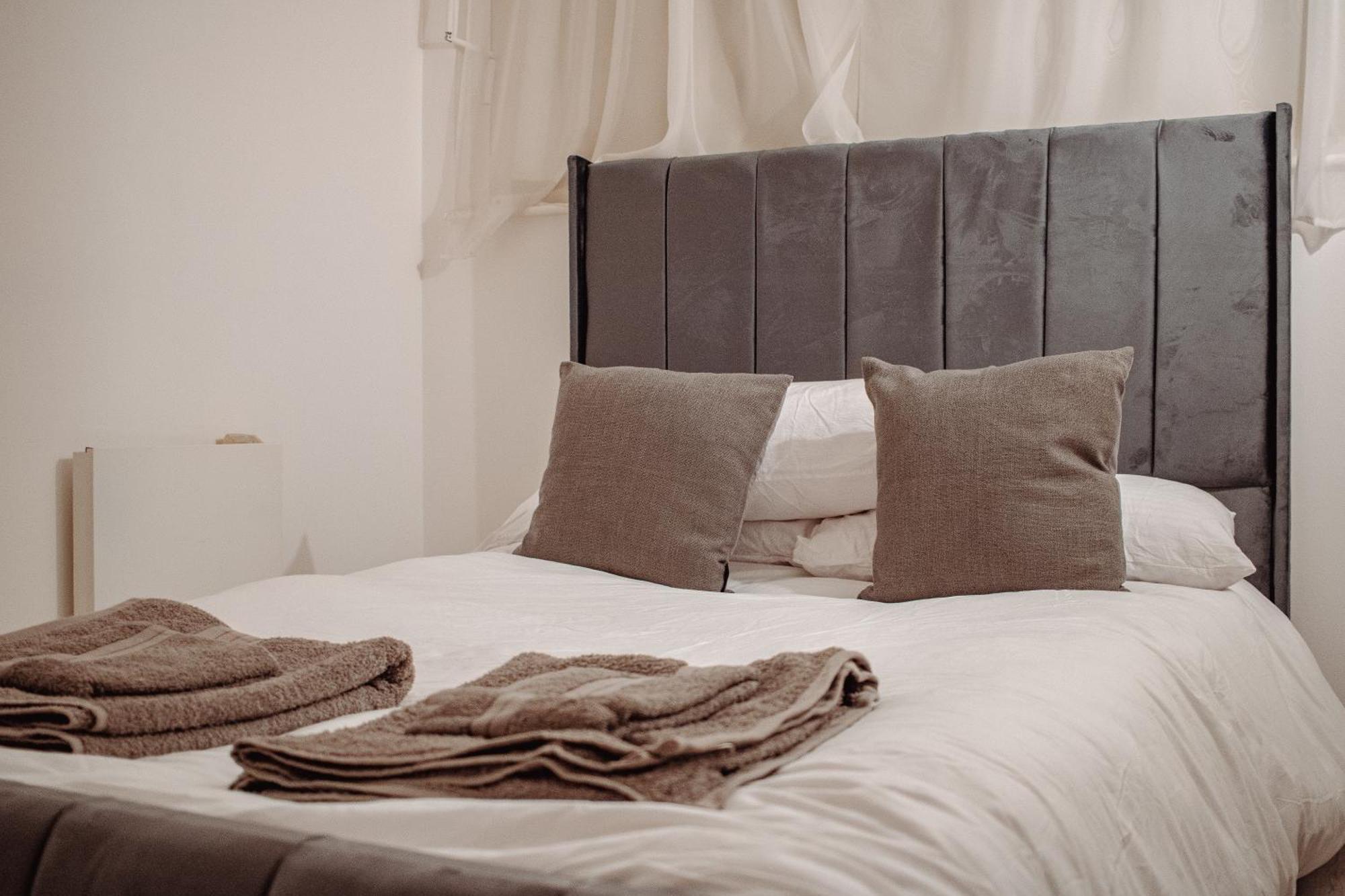 Central & Spacious, Sleeps 8, Perfect For Groups Лидс Экстерьер фото