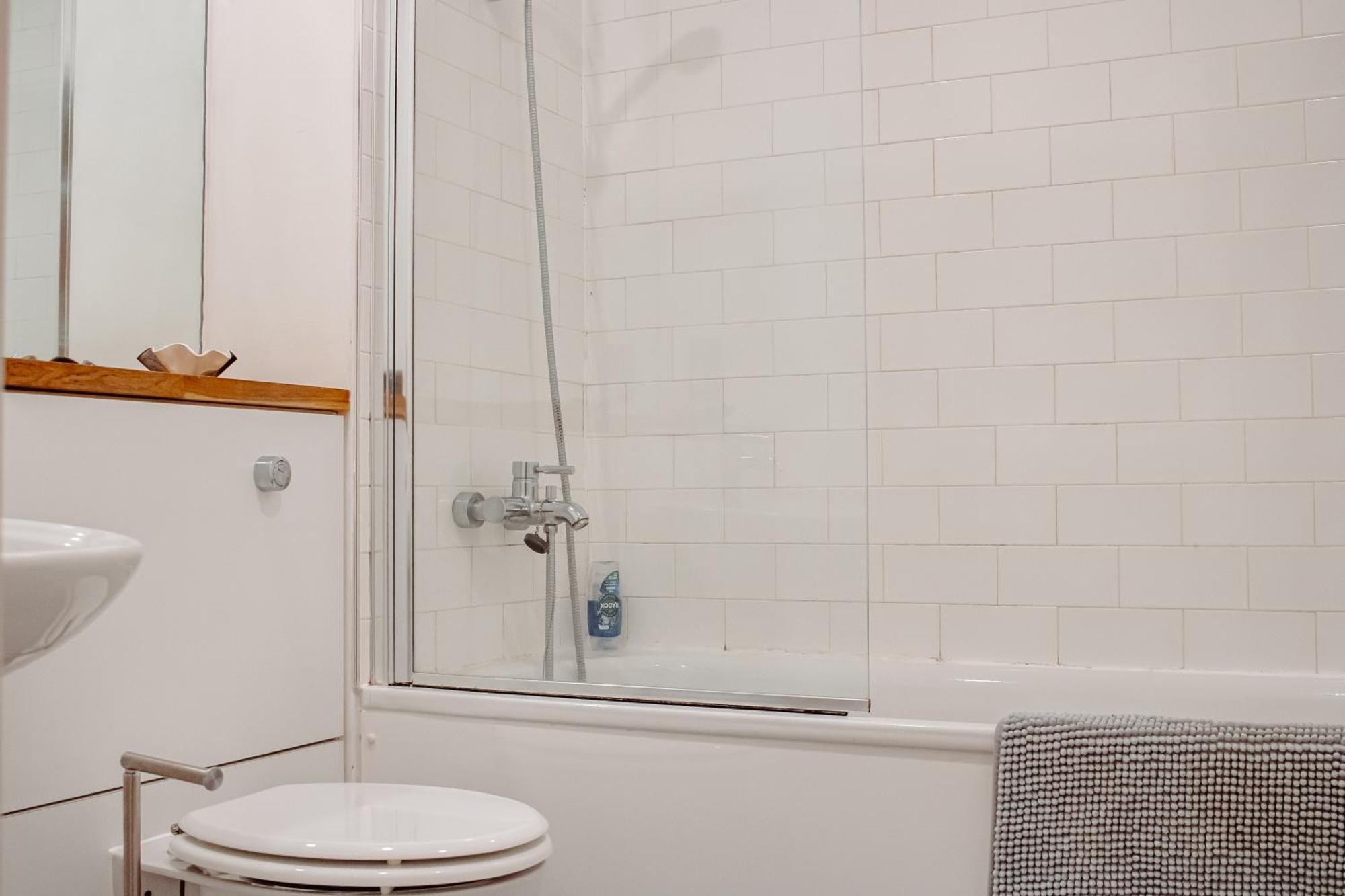 Central & Spacious, Sleeps 8, Perfect For Groups Лидс Экстерьер фото