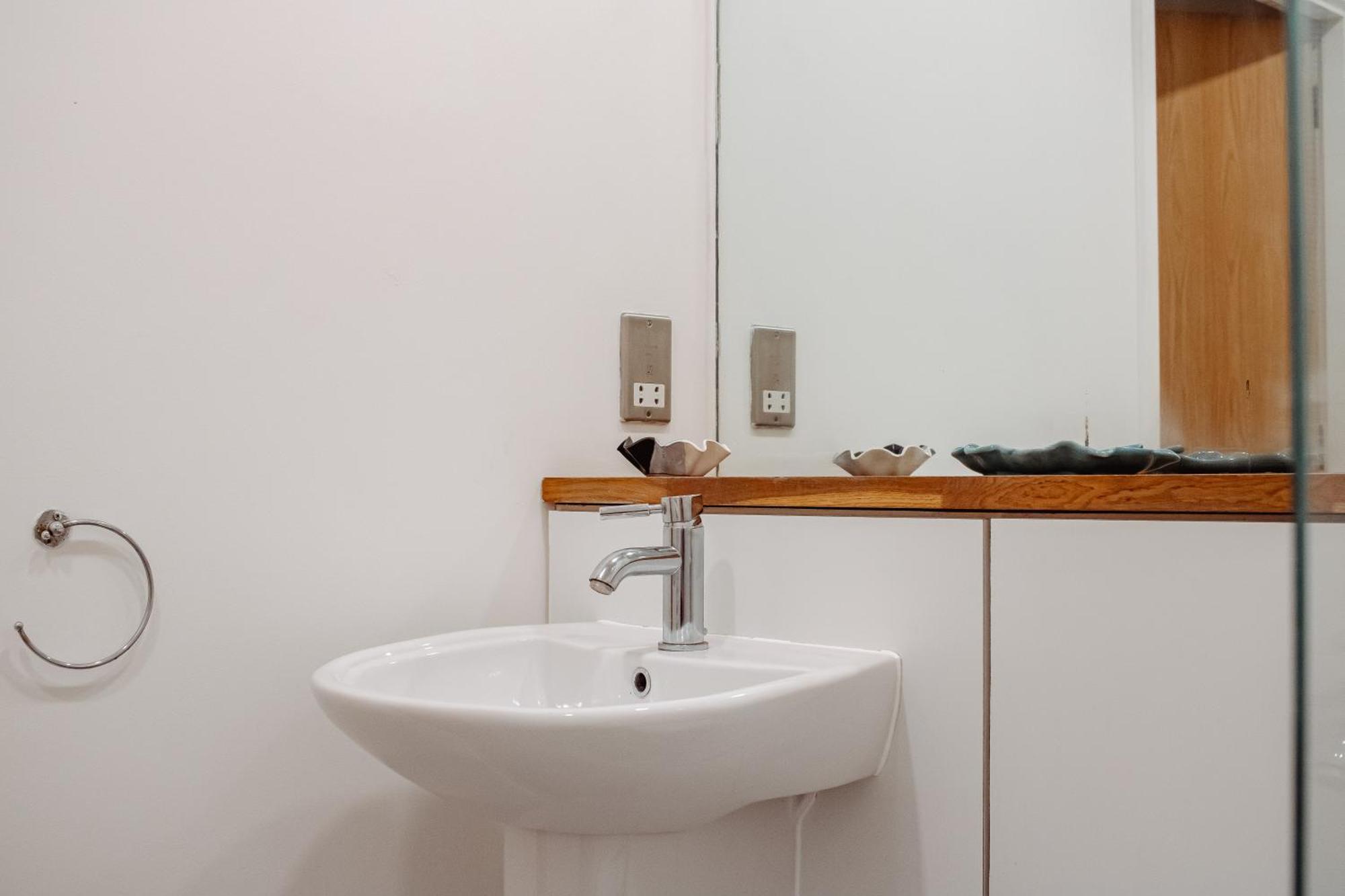 Central & Spacious, Sleeps 8, Perfect For Groups Лидс Экстерьер фото