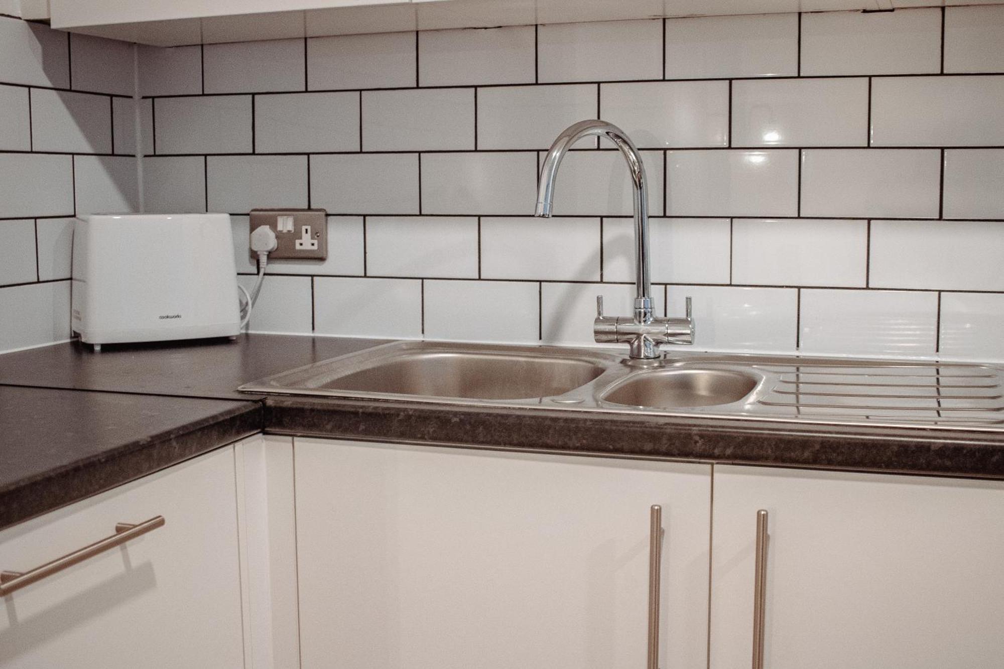 Central & Spacious, Sleeps 8, Perfect For Groups Лидс Экстерьер фото