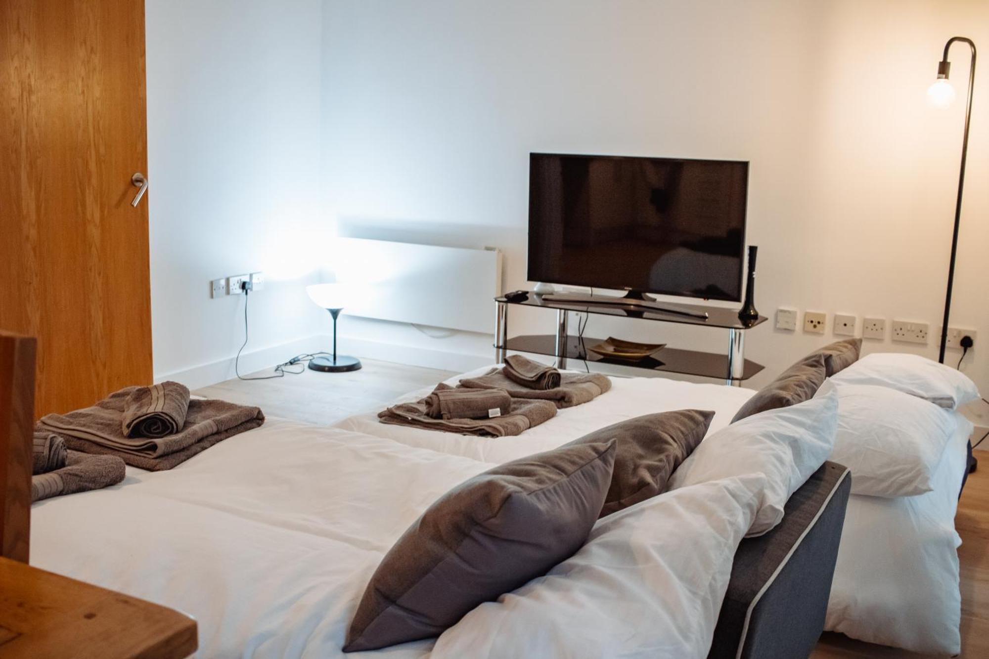 Central & Spacious, Sleeps 8, Perfect For Groups Лидс Экстерьер фото