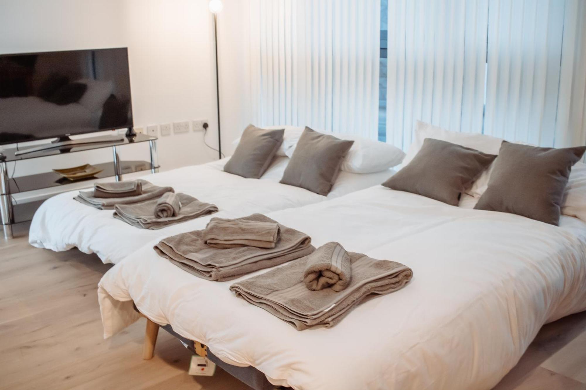 Central & Spacious, Sleeps 8, Perfect For Groups Лидс Экстерьер фото